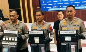“Polres Blitar Kota Ungkap Jaringan Narkoba, Lima Tersangka Diamankan dengan 13,3 Gram Sabu dan 1.258 Pil Dobel L”