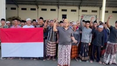 “HaJi Her Bangun Rumah Warga dan Bagikan Uang untuk Siswa dari Program Makan Bergizi Gratis di Bangkalan”