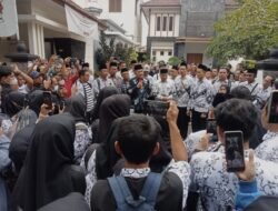 Ratusan Guru PPPK Paruh Waktu Menggelar Doa Bersama di DPRD Tulungagung, Sampaikan Keluhan Gaji Rendah