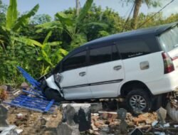 Mobil Nyelonong ke Area Makam di Tulungagung, Diduga Sopir Alami Micro-sleep